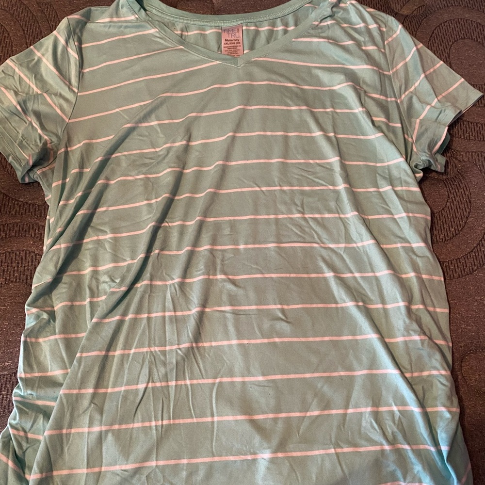 Maternity v neck tshirt